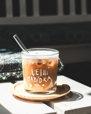 Čas na letní kávové osvěžení ☀️ Stav se ochladit ve stínu naší zahrádky oblíbenými klasikami, nebo ochutnat nějakou z...