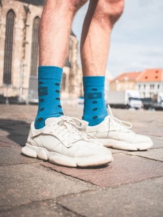 Podzim za dveřmi znamená jediné: čas koupit si nové barevné ponožky! 🔥 ✔️Nožky v teplíčku ✔️Orientí barva, vzor a kávová...